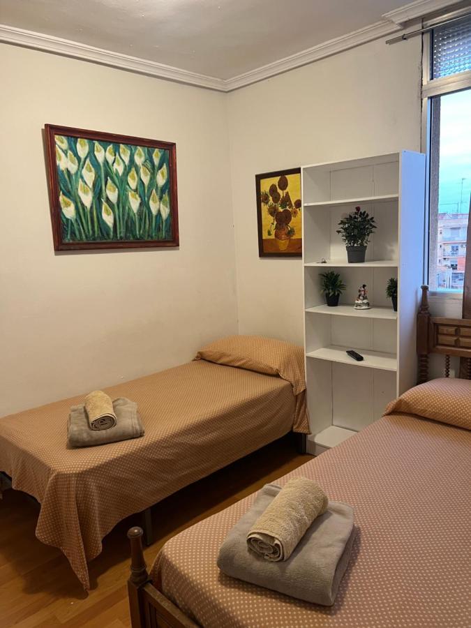 ולנסיה Malvarrosa Simple Shared Home מראה חיצוני תמונה