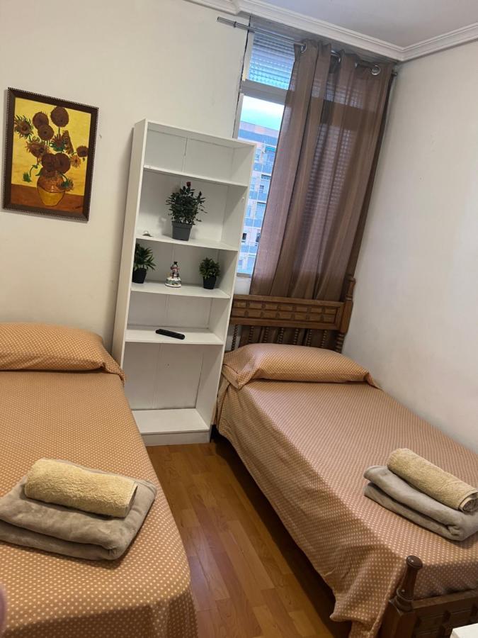 ולנסיה Malvarrosa Simple Shared Home מראה חיצוני תמונה